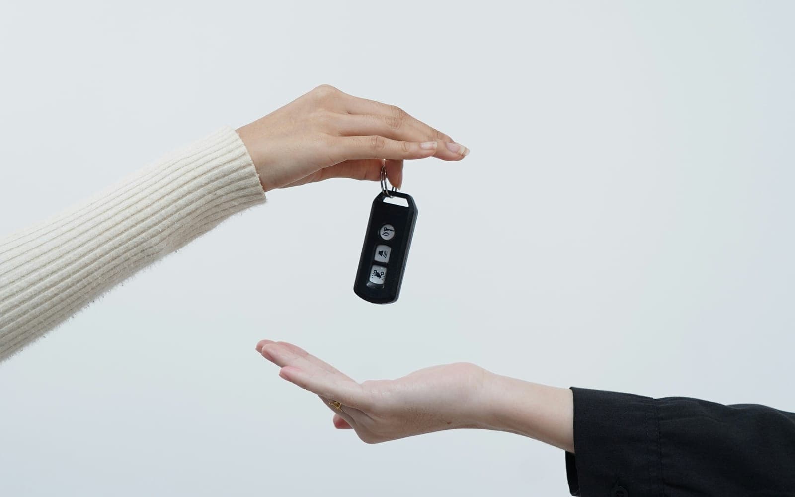 Selling a Vehicle in Sri Lanka: From Advert to Ownership Transfer