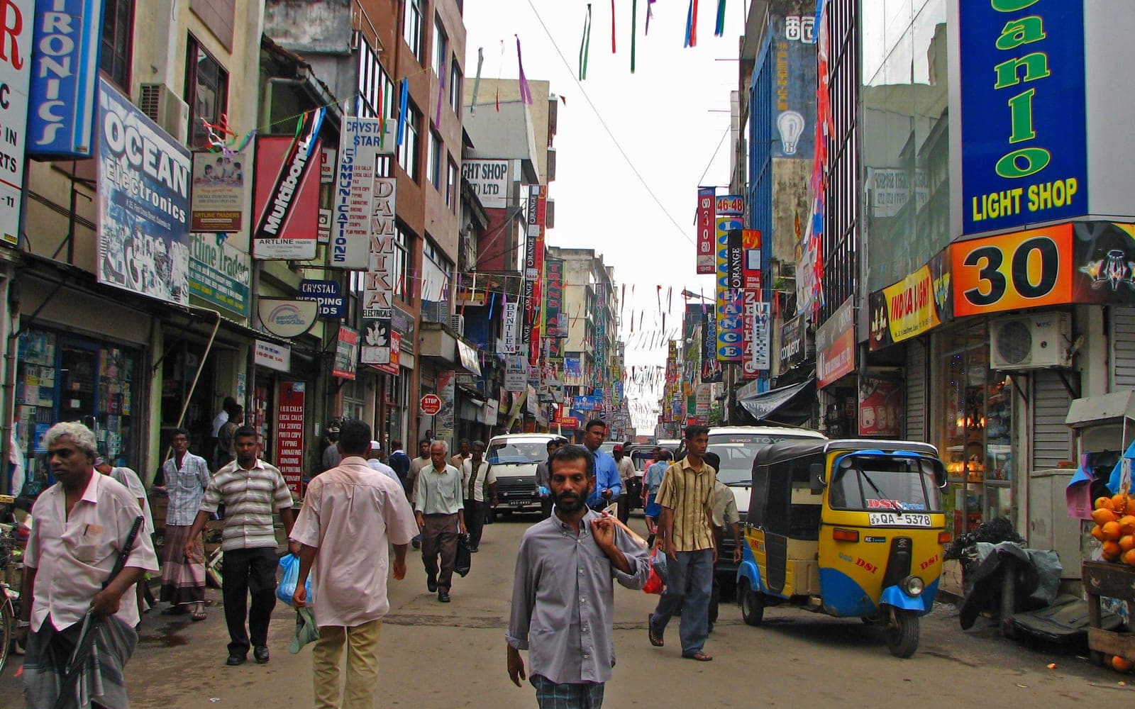 How to Support Local Businesses While Travelling Sri Lanka